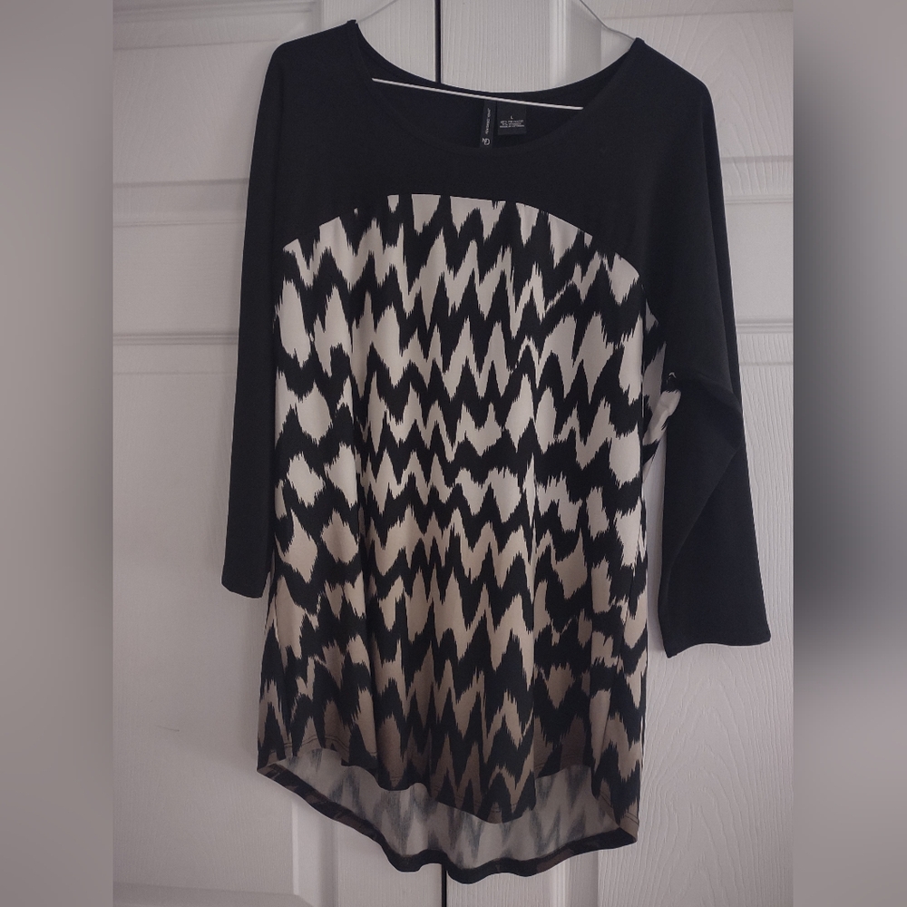 New Directions Black and Cream Graphic 3/4 Sleeve Blouse